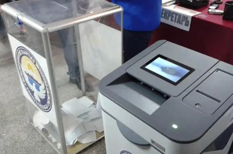 Qyrǵyzstanda Jogorký Kenesh depýtattaryn saılaý ótip jatyr