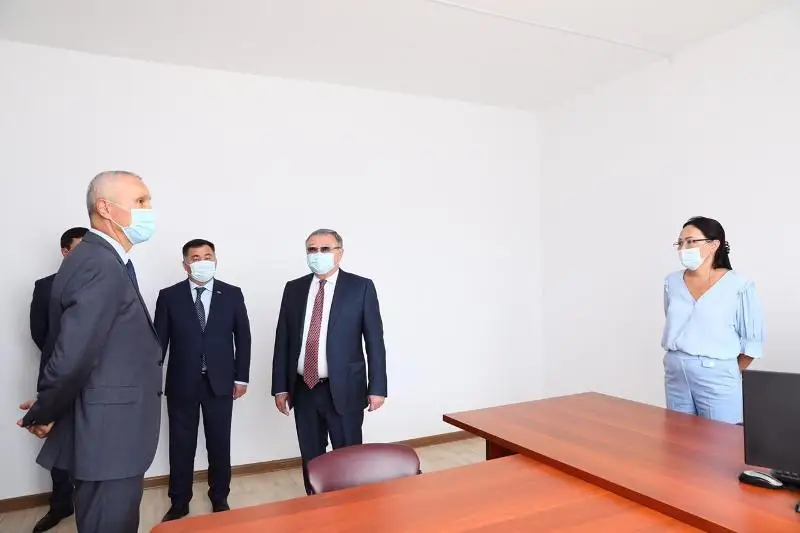 Aqtóbede mamandandyrylǵan ákimshilik sot ashyldy
