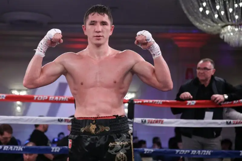 WBC tıtýlynyń ıegeri Madııar Áshkeev jeńilip kórmegen amerıkalyqpen aıqasady