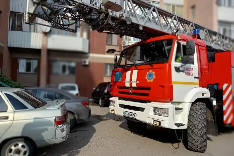 Semeıde órt sóndirý kóliginiń jolyn bógegen 5 júrgizýshige aıyppul salyndy