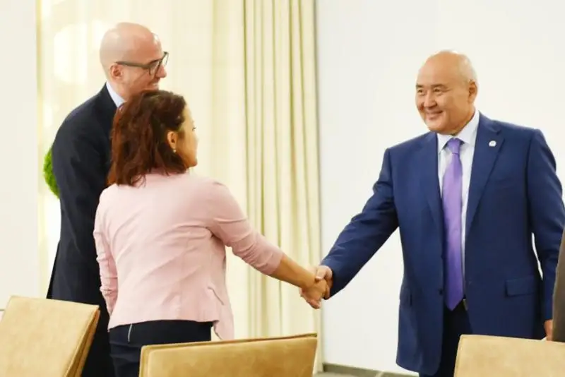 Ómirzaq Shókeev ıtalııalyq ınvestorlarmen kezdesti