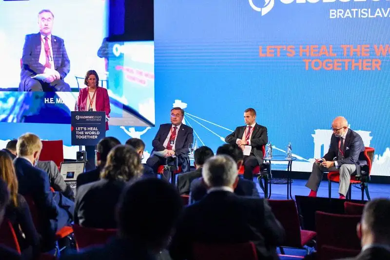 Qazaqstannyń jahandyq dıalog týraly bastamalary Bratıslavada Globsec forýmynda talqylandy