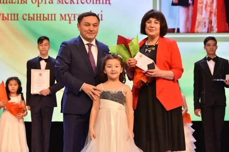 Aqmola oblysynda úzdik pedagogtar marapattaldy