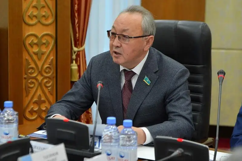 Bektas Beknazarov Bilim mınıstrine: Reformalardyń sanyn emes, sapasyn arttyrý kerek