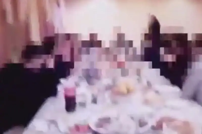 Atbasarda zaýyt dırektorynyń orynbasary ashanada týǵan kúnin toılaǵan