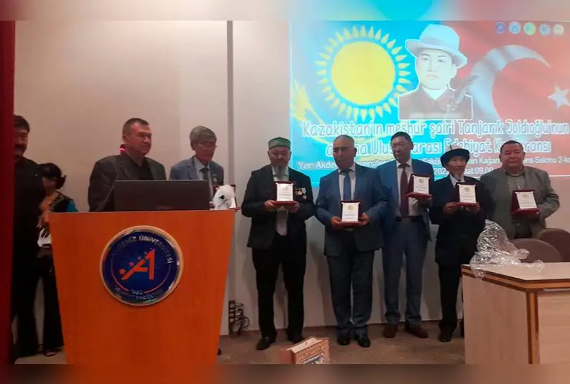 Antalııada Tańjaryq Joldyulyna arnalǵan halyqaralyq ádebı konferentsııa ótti