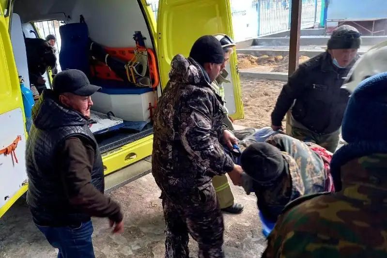 Moıynqumda tereń shuńqyrǵa qulap ketken er adam qutqaryldy