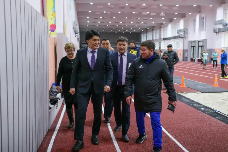 Vıtse-mınıstr Eldos Ramazanov Kókshetaýdyń sport nysandarynyń jaǵdaıymen tanysty