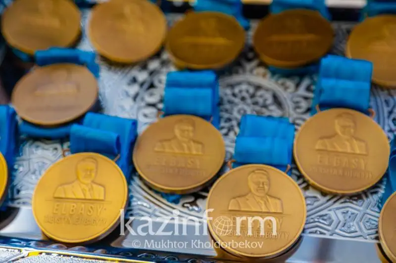 El Úmiti: Almatyda 200-den astam oqýshy Elbasy medaline ıe boldy