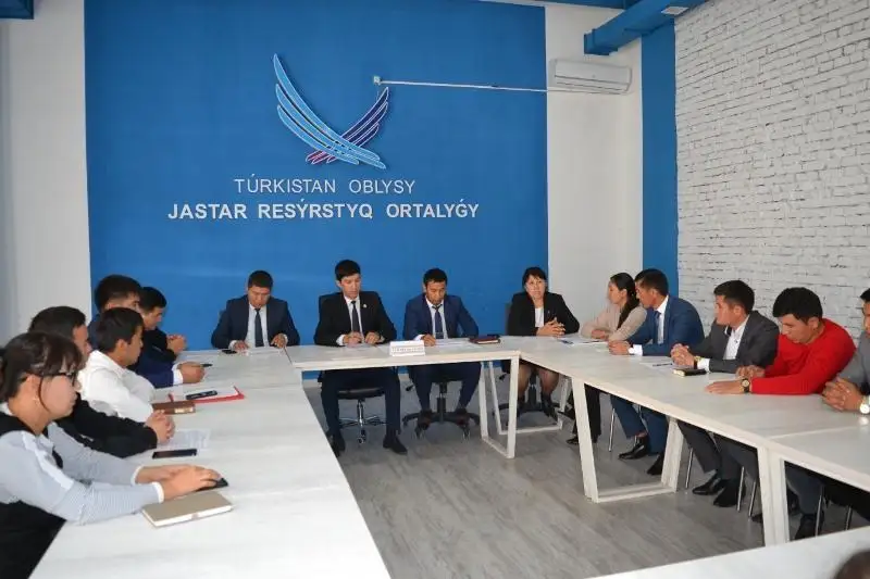 Túrkistanda «Adaldyq elshileri» jobasynyń belsendi jastarymen kezdesý ótti