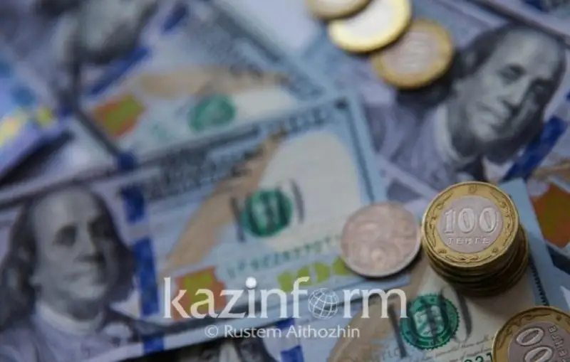 Qor bırjasynda dollar arzandady