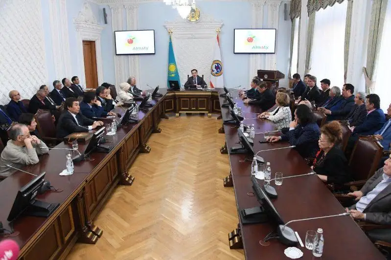 Baqytjan Saǵyntaev almatylyq qalamgerlerge grant tabystady