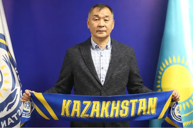 Fýtboldan ulttyq jáne jastar quramalaryna jańa bapkerler keldi