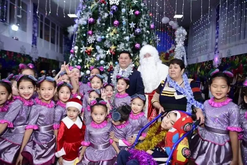 Shymkent qalasy ákiminiń balalarǵa arnalǵan jańa jyldyq shyrshasy ótti