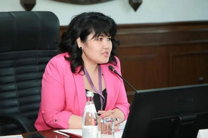 Halyq pen memlekettik organdar arasyndaǵy keri baılanys artyp keledi – saıasattanýshy