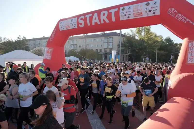 Alty eldiń jelaıaqtary Qaraǵandydaǵy kúzgi jartylaı marafonǵa qatysty