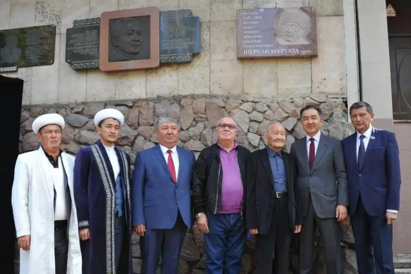 Almatyda Sherhan Murtazanyń memorıaldy taqtasy ashyldy