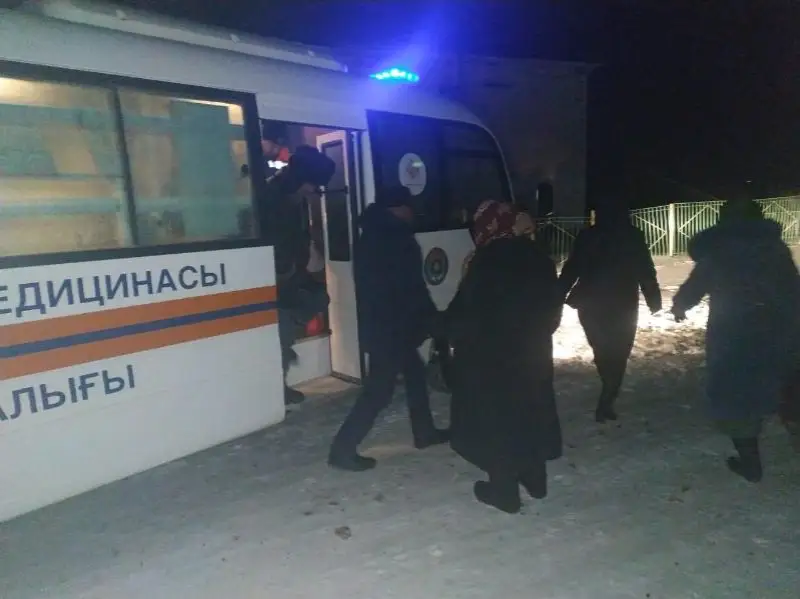 Pavlodar oblysynda avtobýs buzylyp, jolaýshylar jolda qaldy