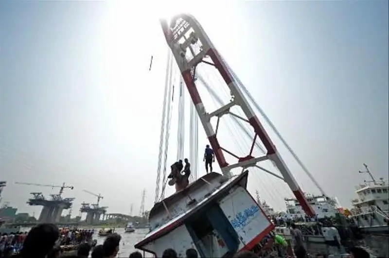 Bangladeshte qaıyq barjamen soqtyǵysyp, 25 adam mert boldy