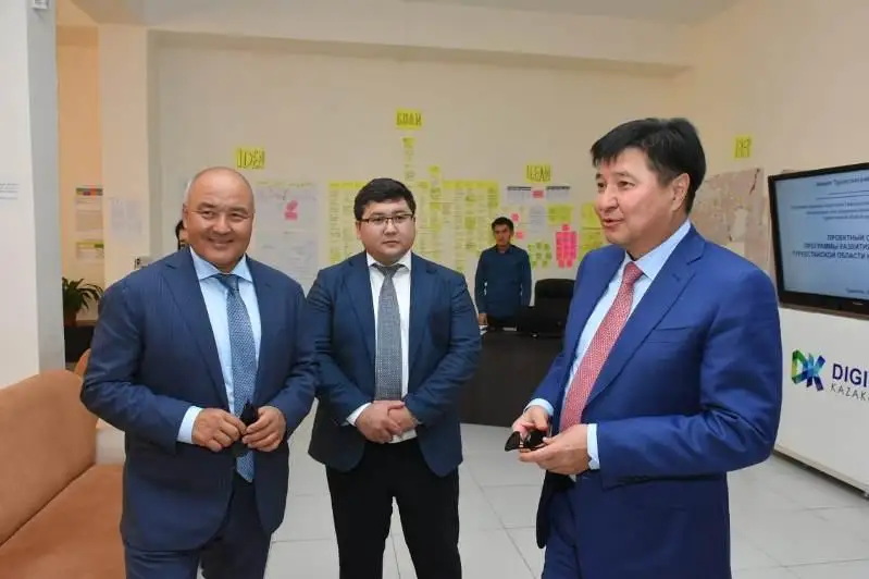 Jaqyp Asanov Túrkistandaǵy birqatar nysandardy aralady