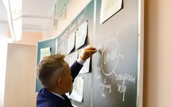 Переполненные школы в Астане: власти обещают решить проблему