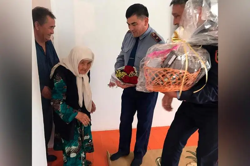 Jetisaıda 100 jastaǵy ájeıge qurmet kórsetildi