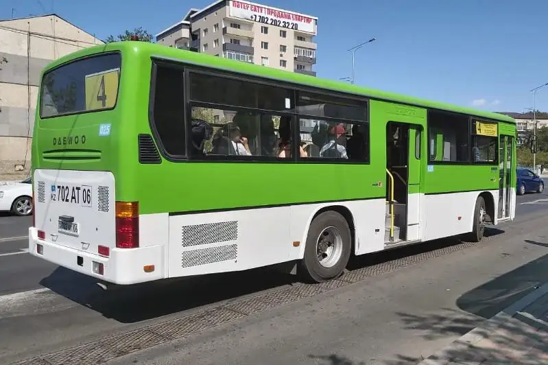Atyraý avtobýstarynda erikti baqylaýshylar men qupııa revızorlar júredi