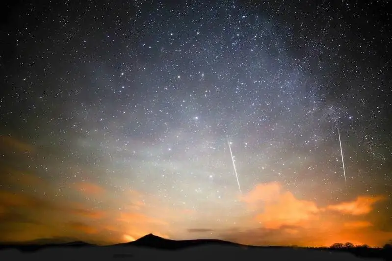 Juldyz jaýǵan tún: Jer turǵyndary saǵatyna 120 meteorǵa deıin kóre alady