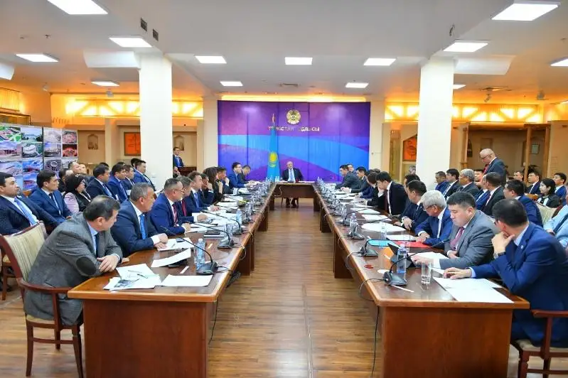 Túrkistan oblysyndaǵy birqatar aýdan ákimi Ómirzaq Shókeevtiń synyna ushyrady