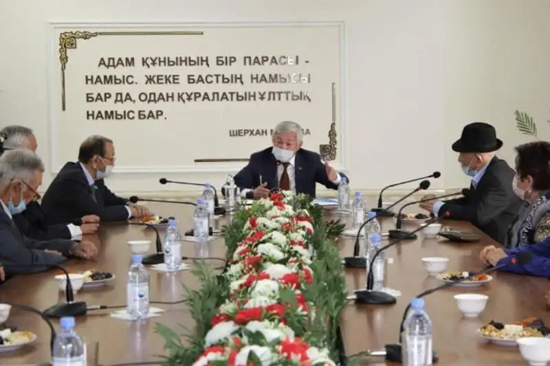 Berdibek Saparbaev ardagerlerdi qarttar kúnimen quttyqtady