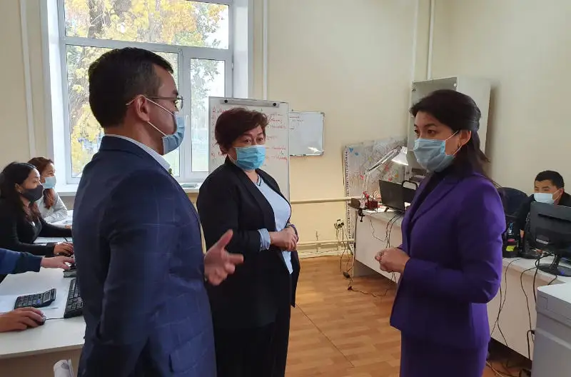 Ajar Ǵınııat Qaraǵandy oblysyndaǵy emdeý mekemeleriniń indettiń ekinshi tolqynyna daıyndyǵyn tekserdi