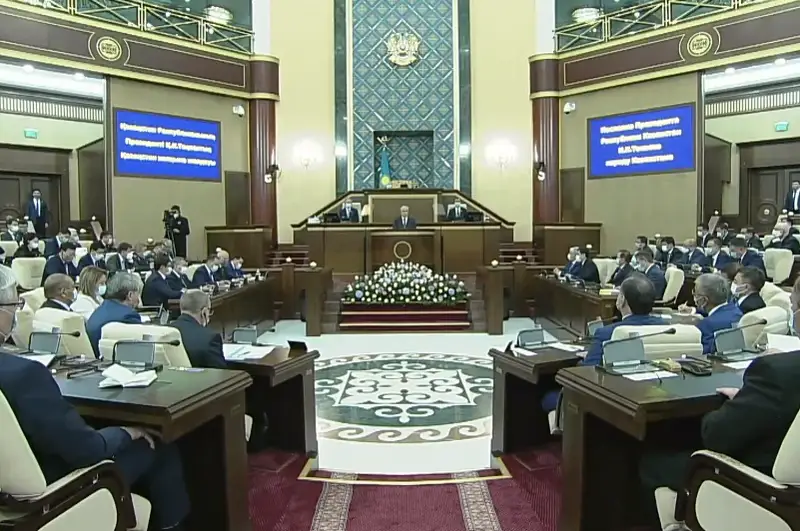 Prezıdent Úkimetke tıimsiz ulttyq kompanııalardyń problemasyn sheshýdi tapsyrdy