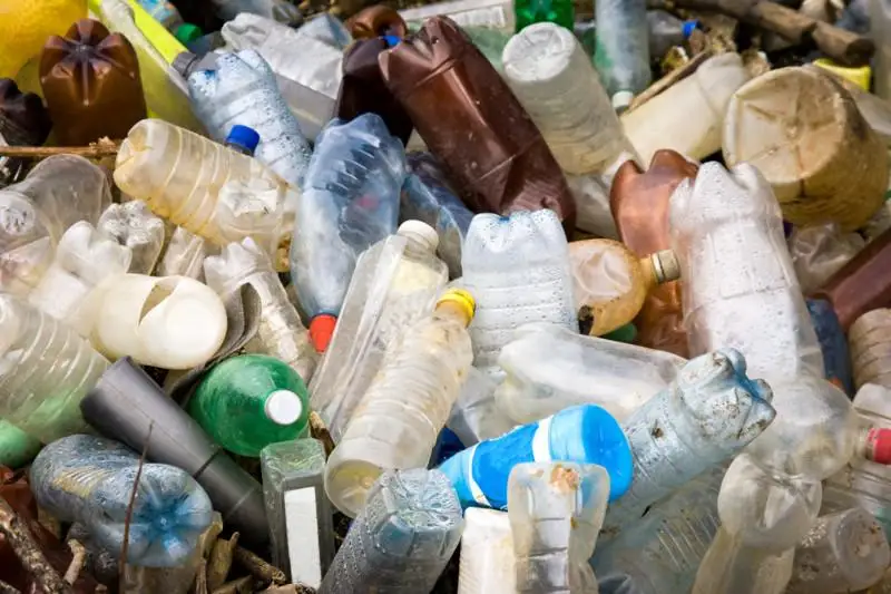 Ár qazaqstandyq jylyna 42 keli plastık qoqys shyǵarady – Jasyl Arystan