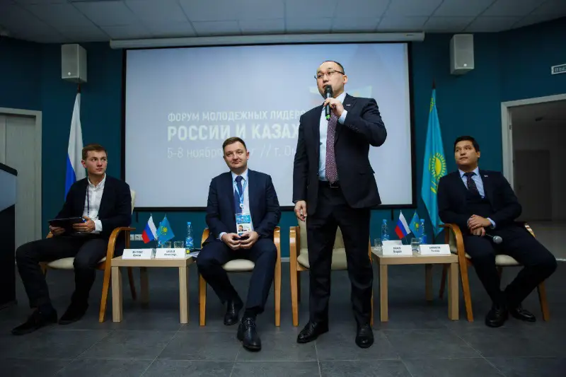Dáýren Abaev Reseı men Qazaqstan jastary kóshbasshylary forýmynyń jabylý saltanatyna qatysty