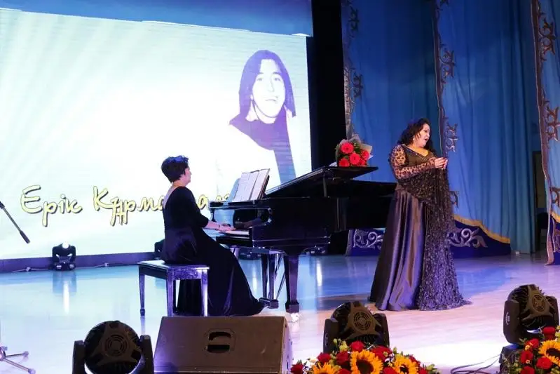 Atyraýda opera ánshisi Erik Qurmanǵalıevti eske alý keshi ótti