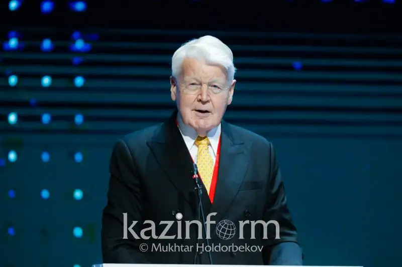 Islandııanyń burynǵy prezıdenti HHІ ǵasyrdaǵy energetıkalyq syn-qaterlerdi atady