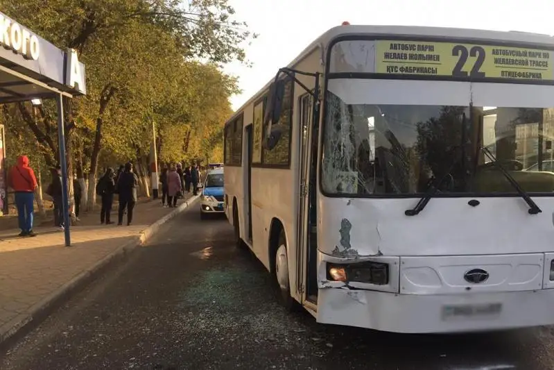 Oralda eki avtobýs túıisip, 5 adam jaraqat aldy