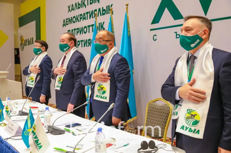 Elimizde ulttyq qundylyqtardy damytý jónindegi tujyrymdamanyń jobasy ázirlendi