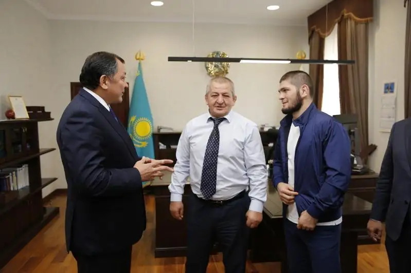 Habıb Nýrmagomedov pen onyń bapkeri Nurlan Noǵaevtyń qabyldaýynda boldy