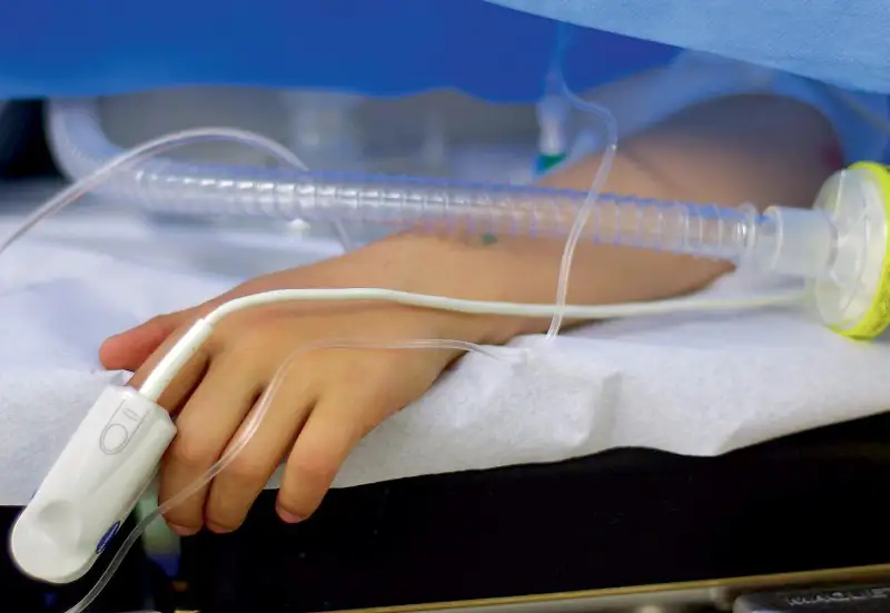Oralda avtokólik qaǵyp ketken 10 jasar bala aýrýhanaǵa tústi
