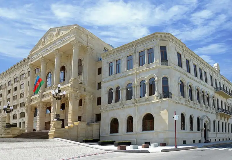 Ázerbaıjan halqyna Qarabaqtaǵy mınadan tazartylmaǵan jerlerge barý qaýipti ekeni eskertildi