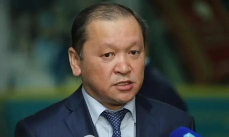 Eńbek mınıstrligi sheteldik jumysshynyń kvotasyn eki ese azaıtýdy usyndy