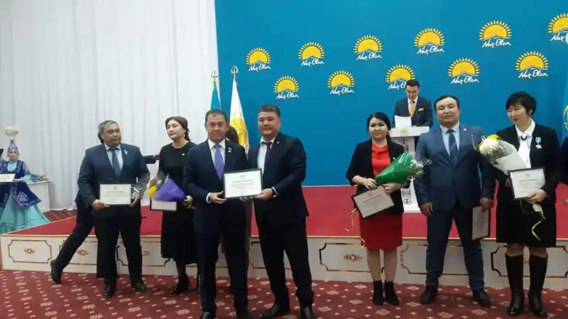 Shymkenttegi «Nur Otan» partııasynyń fılıalynda merekelik  shara ótti