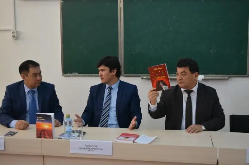Jemqorlyq taqyrybyndaǵy kitaptardyń avtory jastarmen kezdesti