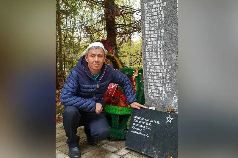 SQO turǵyndary maıdanda qaza tapqan atalarynyń zıratyn Lenıngrad oblysynan tapty