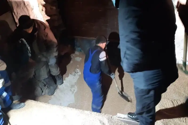 Aqmola oblysyndaǵy astyq qoımasynda beton plıta qulap, jumysshy mert boldy