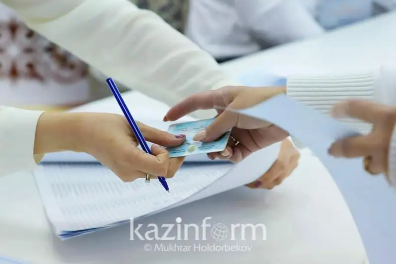 OSK saılaýda QHA músheleriniń daýys berýine arnalǵan bıýlletenderdi daıyndaıdy