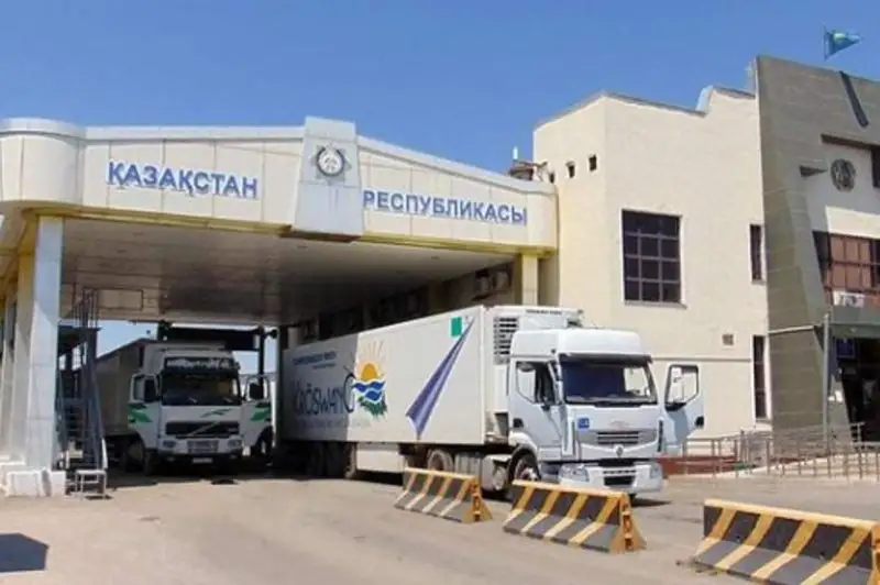 Koronavırýs juqtyrǵan áıel «Sharbaqty» beketinen ótýge árekettengen