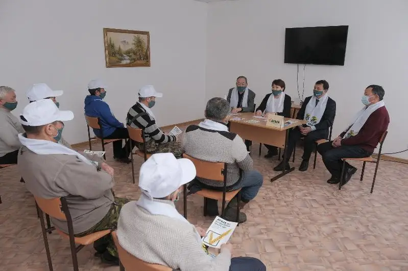 «Aýyl» partııasynyń ókili sharýalarmen kezdesti
