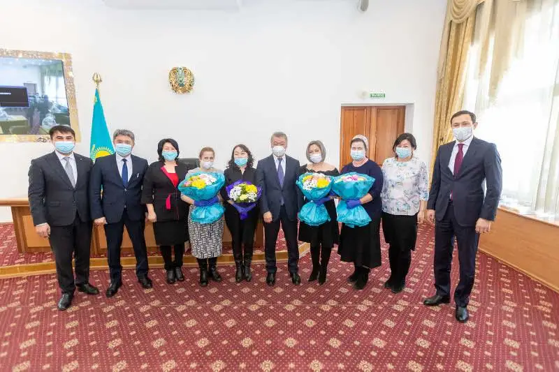 Аким ВКО встретился с многодетными матерями